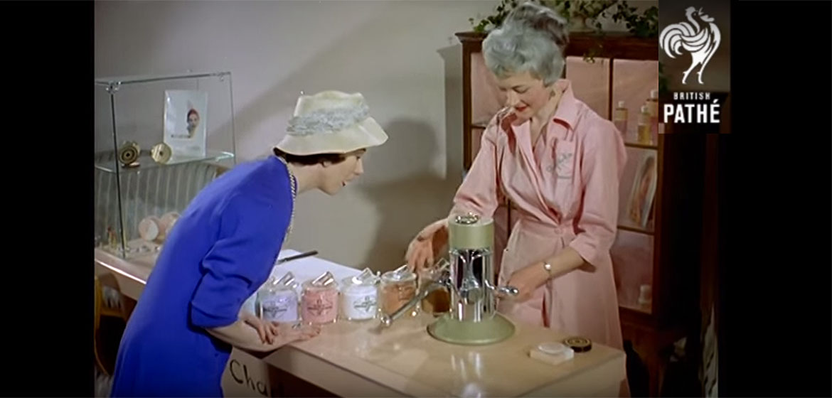 El arte de la fabricación del maquillaje en los años 50 - Belleza Activa